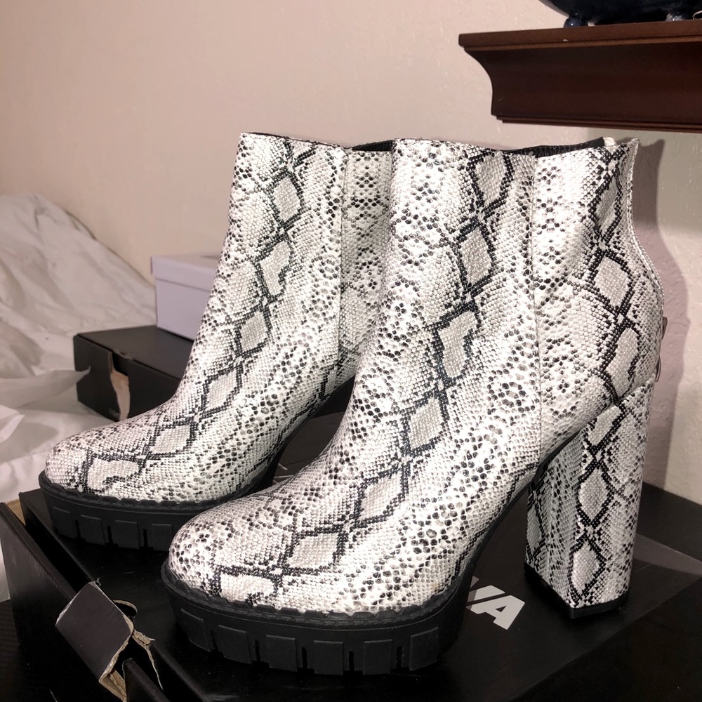 “Unforgettable” Booties